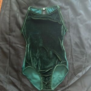 Suffolk Emerald Green Velvet jewel neck Leo with mesh back. Great condition PA